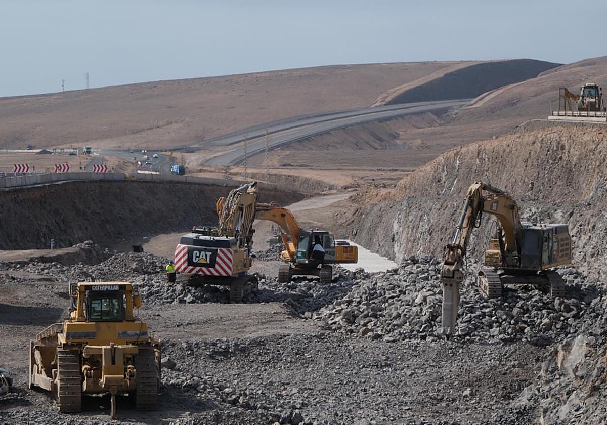 Obras recientes entre el aeropuerto y Pozo Negro.