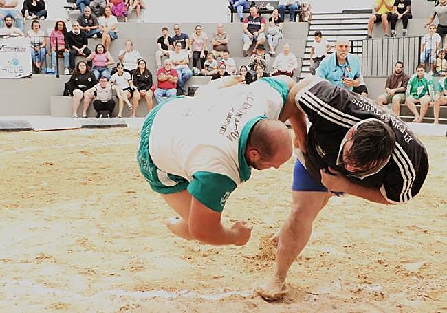 Juan Ramón Sánchez, imponiéndose a Matoso en uno de sus duelos durante la temporada pasada.