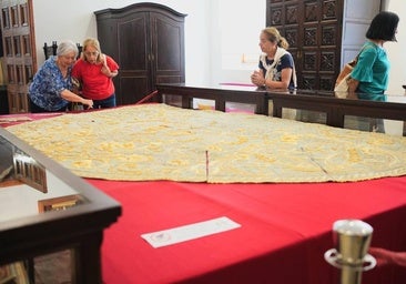 Restauración de filigrana de dos vestidos de la Virgen del Pino