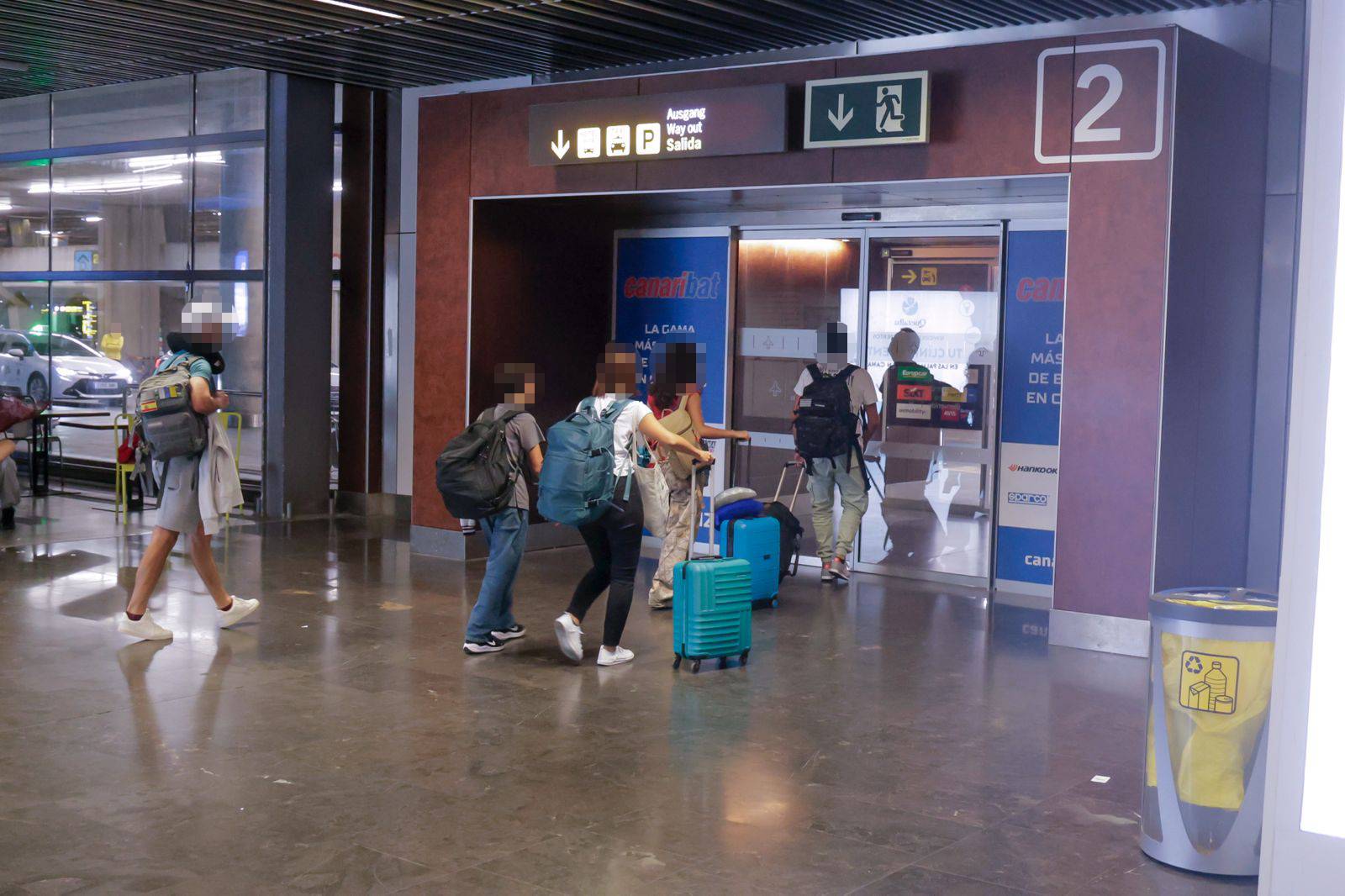 Personas sin techo buscan cobijo en el Aeropuerto de Gran Canaria
