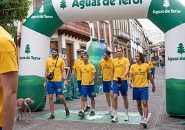 Imagen de los jugadores del CB Gran Canaria en la Villa Mariana de Teror.