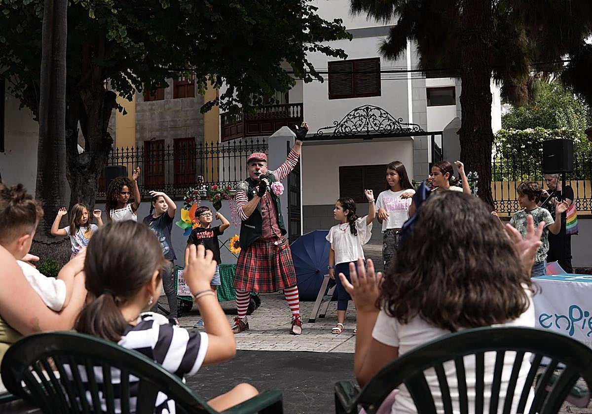 Imagen de una de las actuaciones de la jornada del festival de arte en Teror este sábado.