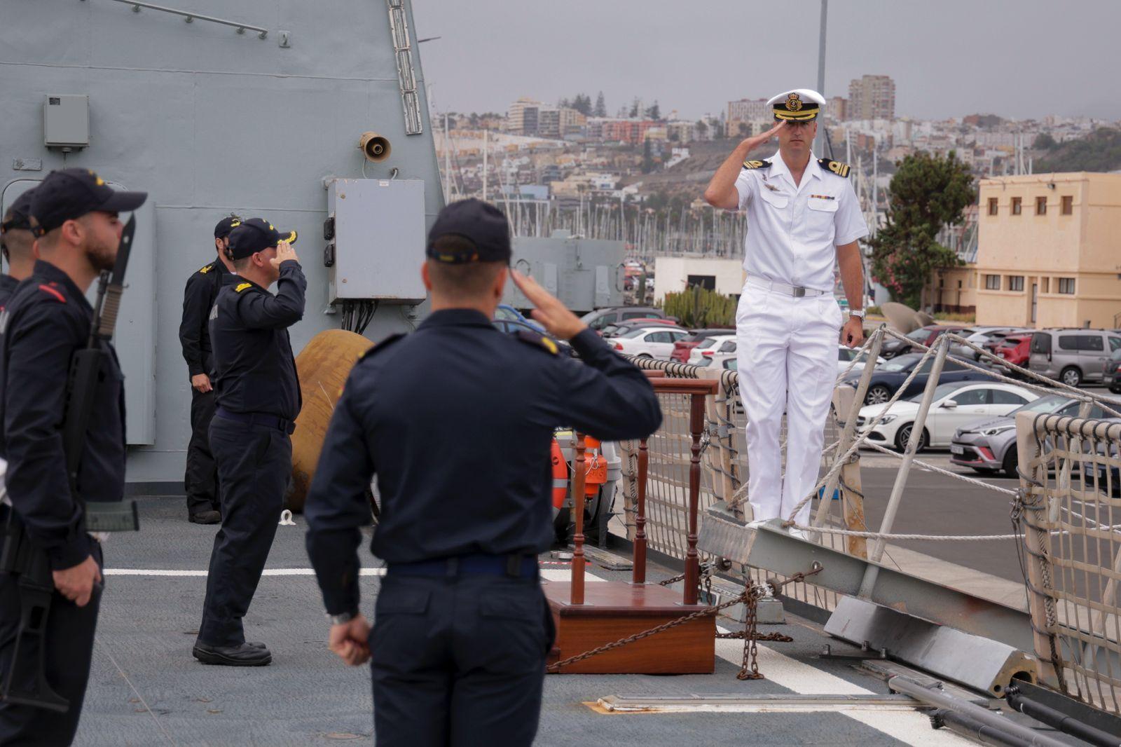 Abrazos y emociones en la despedida del Buque Rayo