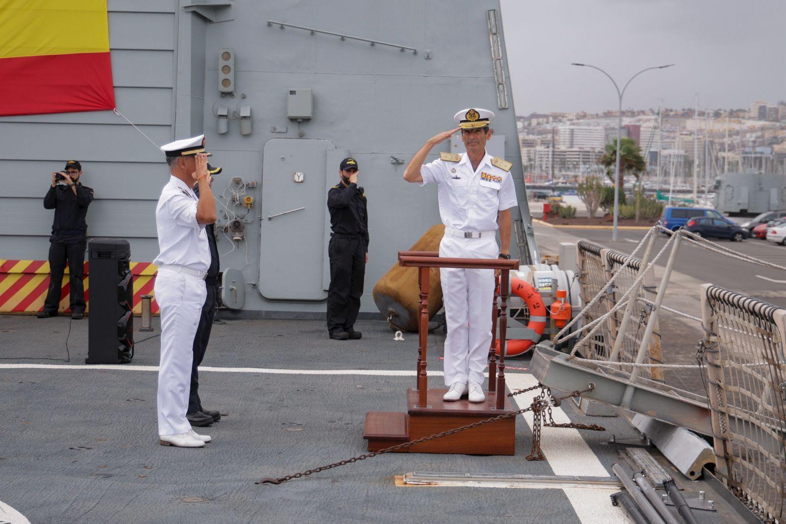 Abrazos y emociones en la despedida del Buque Rayo