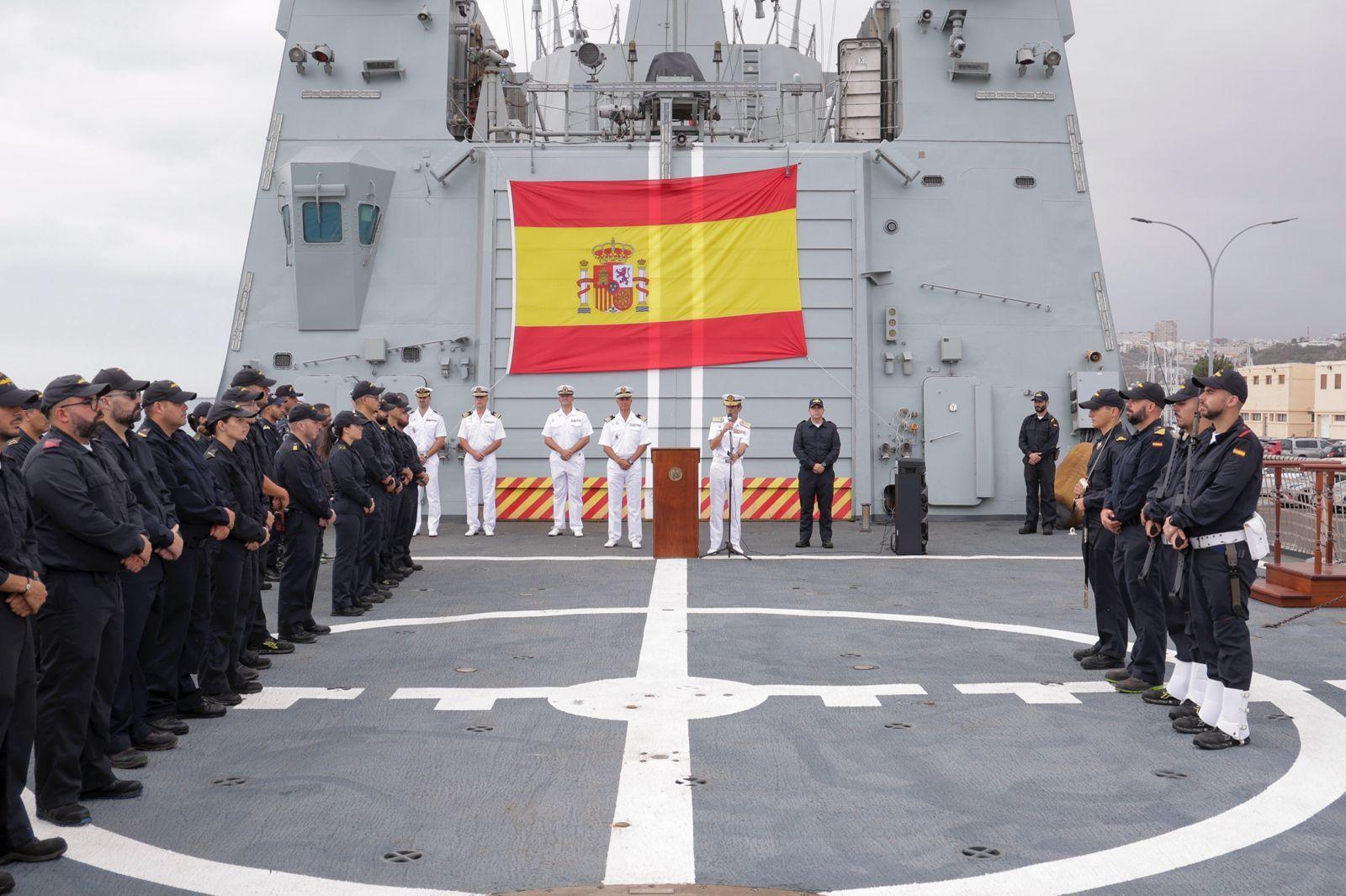 Abrazos y emociones en la despedida del Buque Rayo