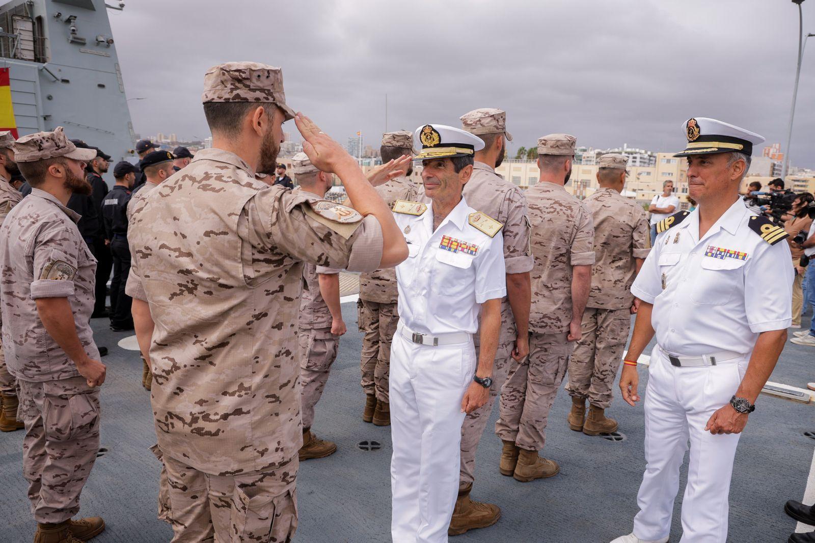 Abrazos y emociones en la despedida del Buque Rayo