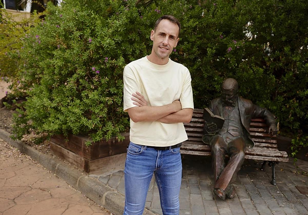 Néstor Santana, este lunes en el parque de Don Benito, en el barrio de Schamann del que procede.