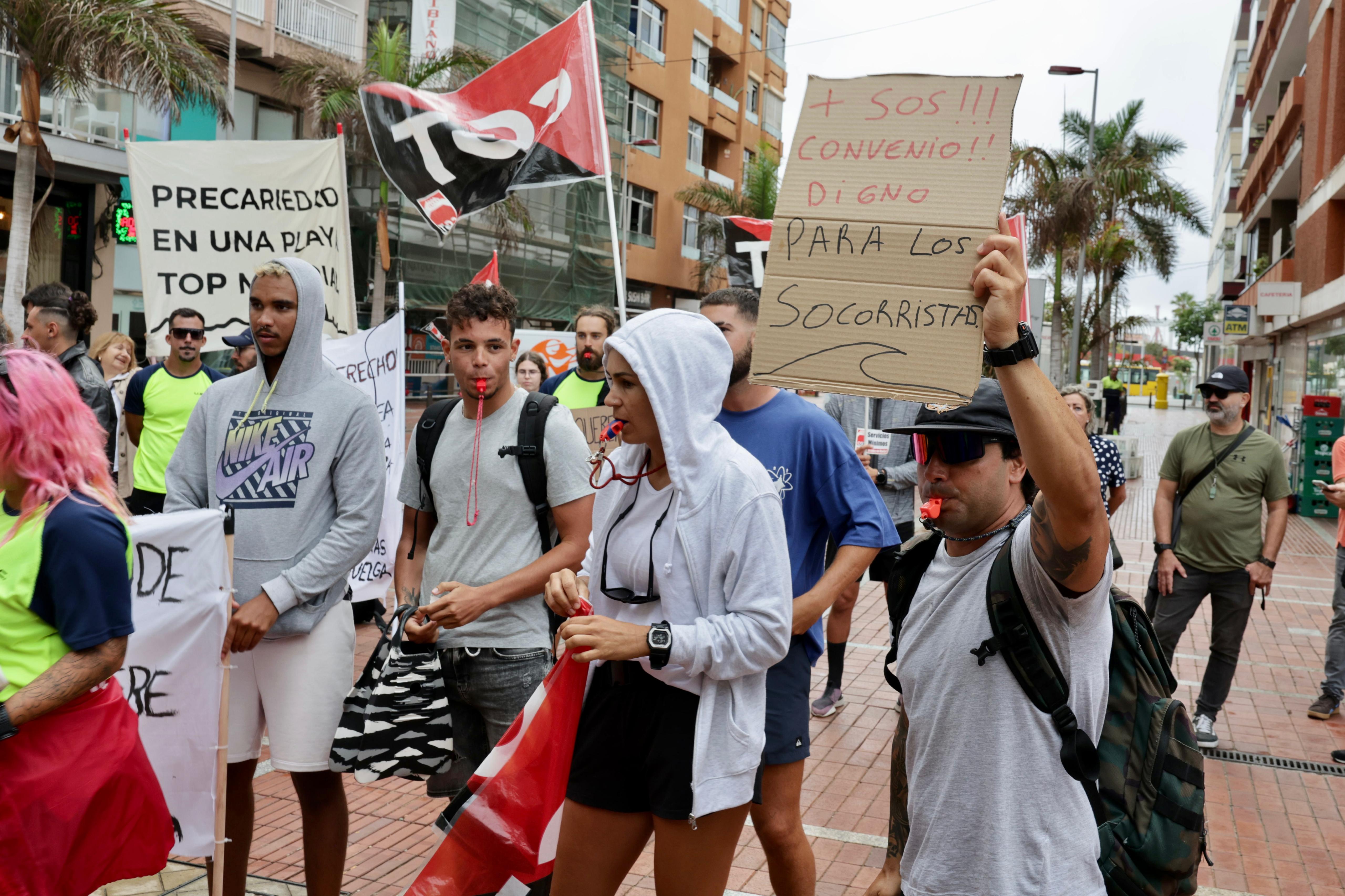 Protesta de los socorristas en Las Palmas de Gran Canaria