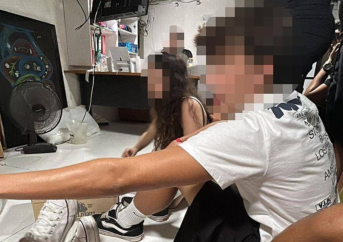 «Papá, tengo miedo»: encerraron a 27 menores en un cuarto de una discoteca del Plaza para esquivar a la Policía