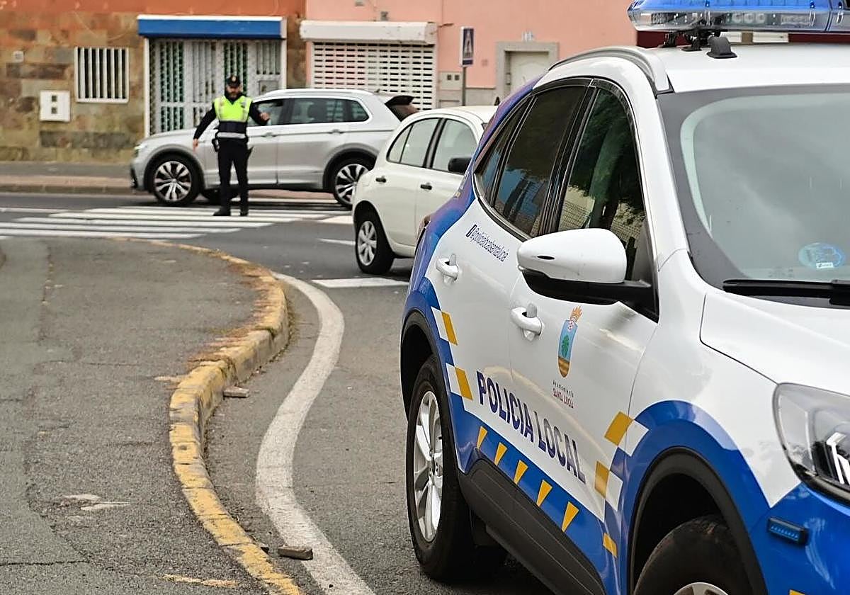 Actuación de agentes de la Policía Local de Santa Lucía.