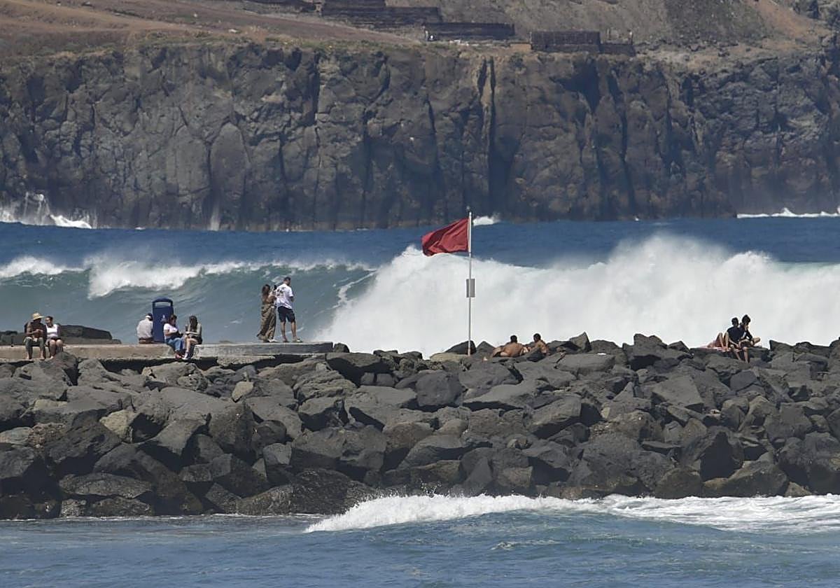 Prealerta por fenómenos costeros en Canarias