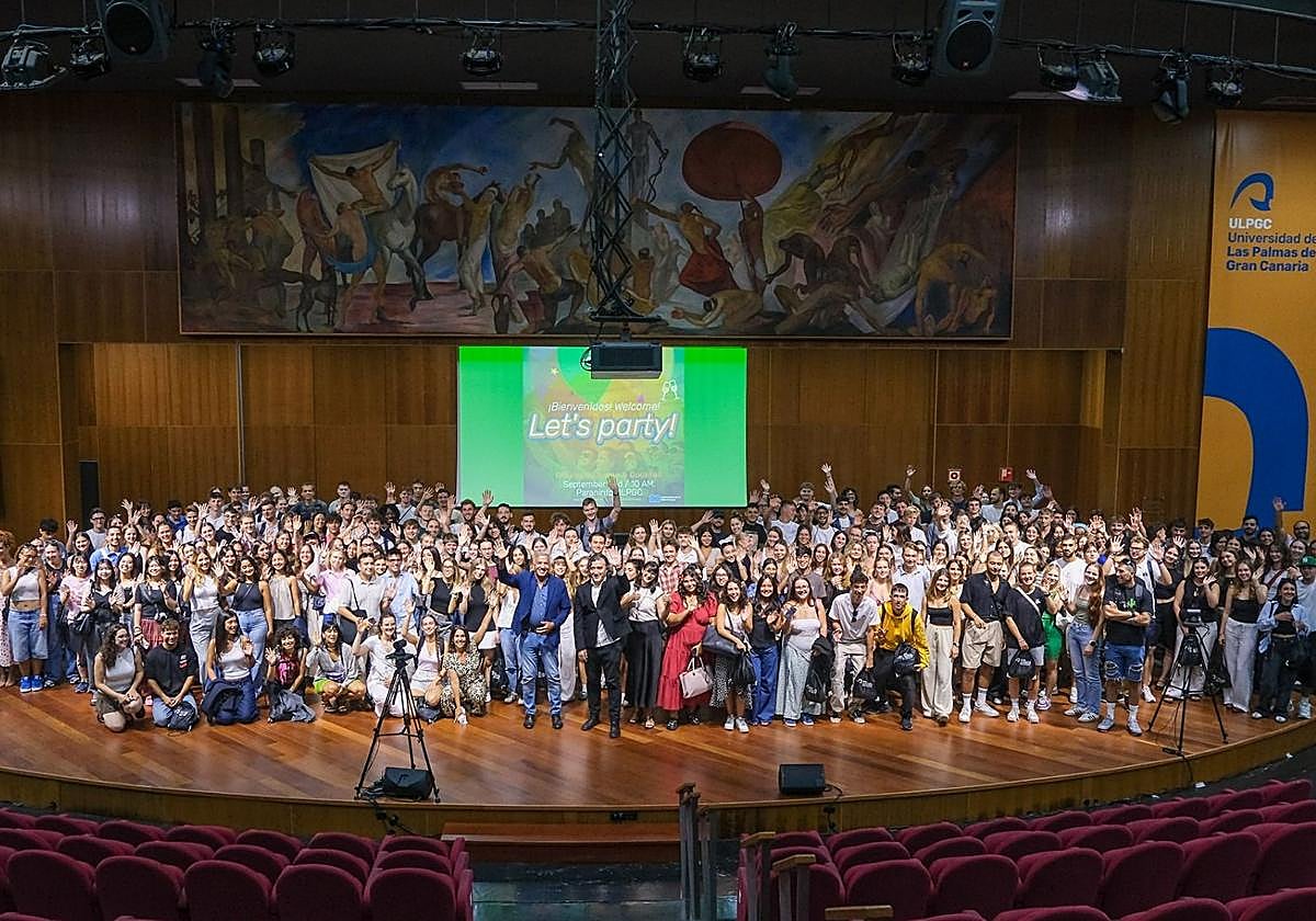 Foto de familia junto al alumnado de movilidad.
