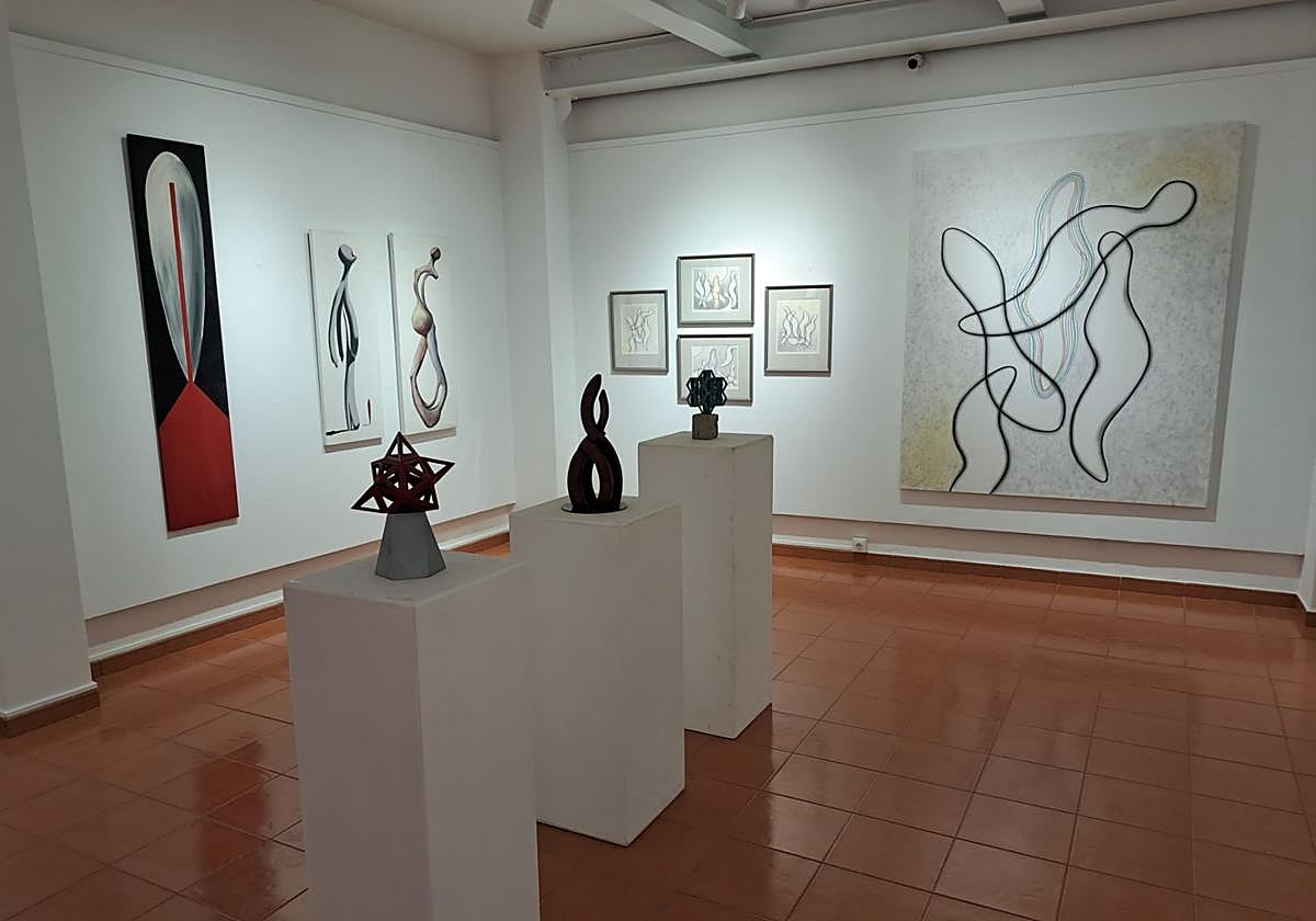 Algunas de las piezas que integran la muestra 'Manos'.