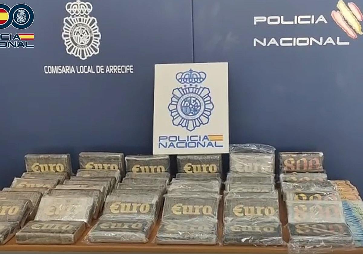 Dinero y sustancias incautadas en la operación.