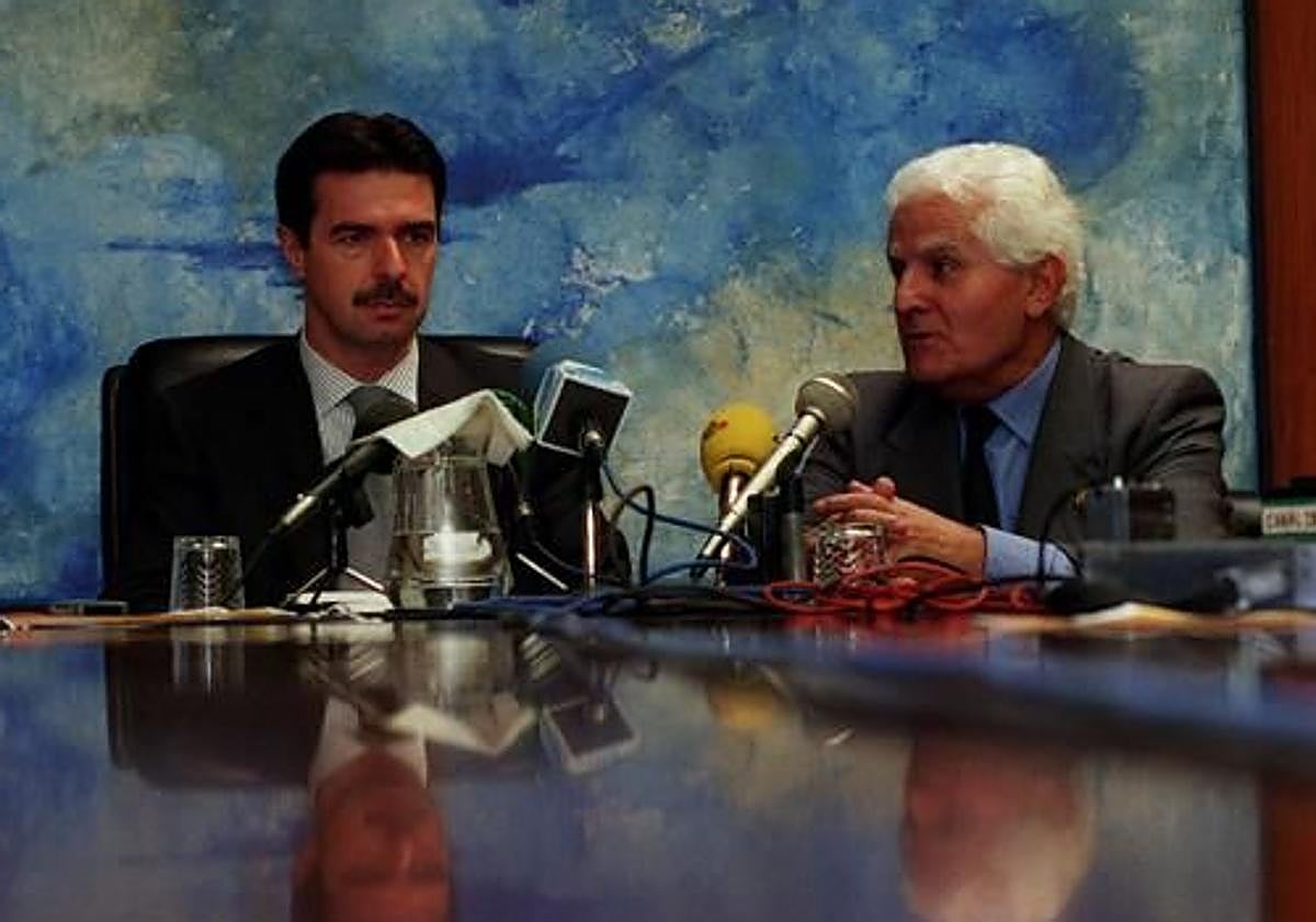 Imagen principal - Pascual Mota: joyero y concejal díscolo de José Manuel Soria