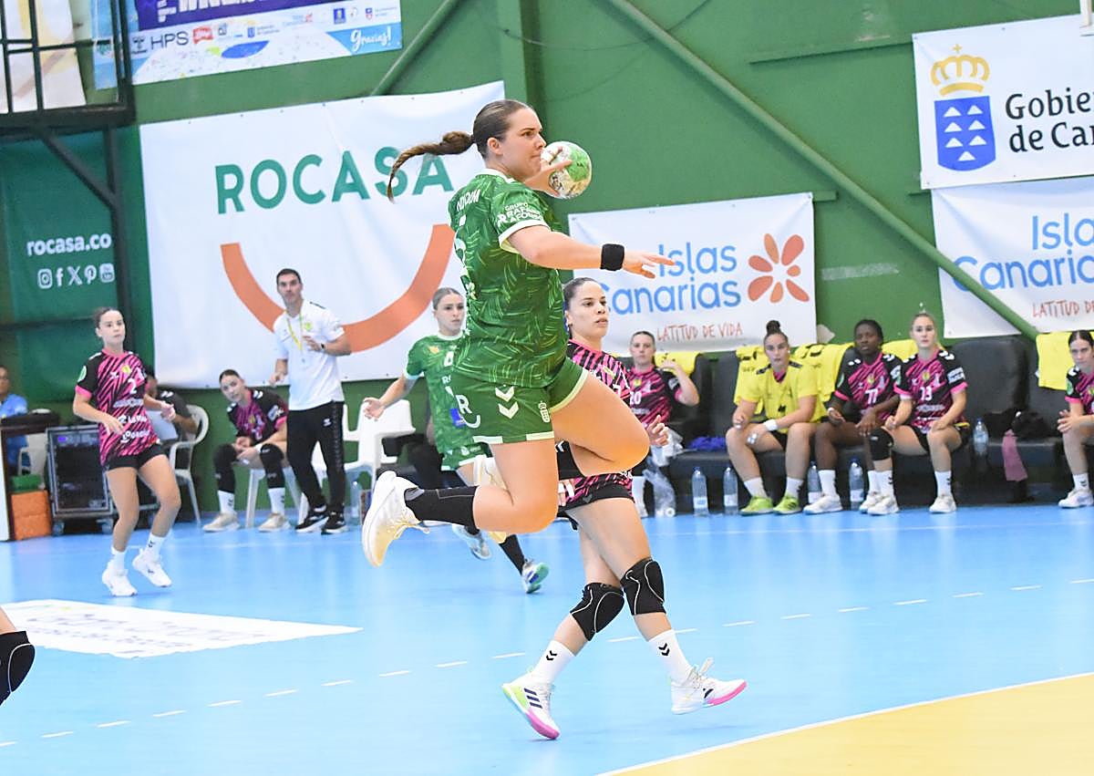 Imagen secundaria 1 - El Rocasa Gran Canaria suma y sigue ante el Grafometal Sporting La Rioja