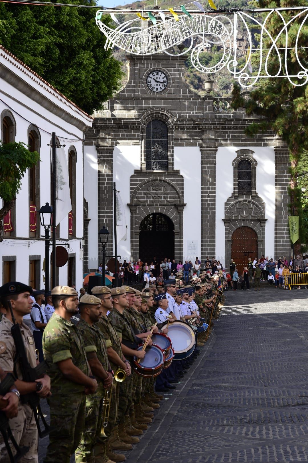 El Ejército de Tierra ensaya el desfile que protagonizará en Teror