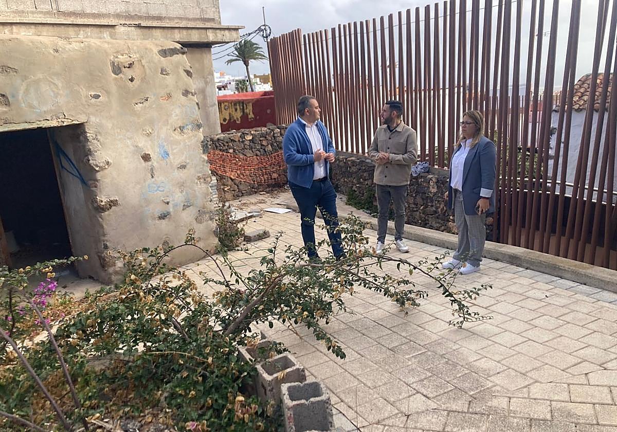 Visita de la alcaldesa y concejales a la Casa de Matos tras su adquisición, en febrero de este año.