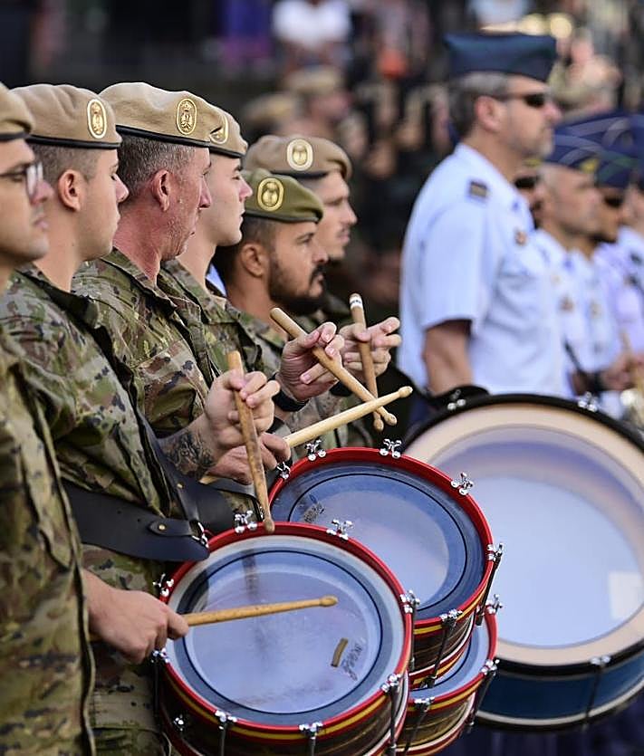 Imagen secundaria 2 - Teror acoge el ensayo del desfile militar del Día del Pino