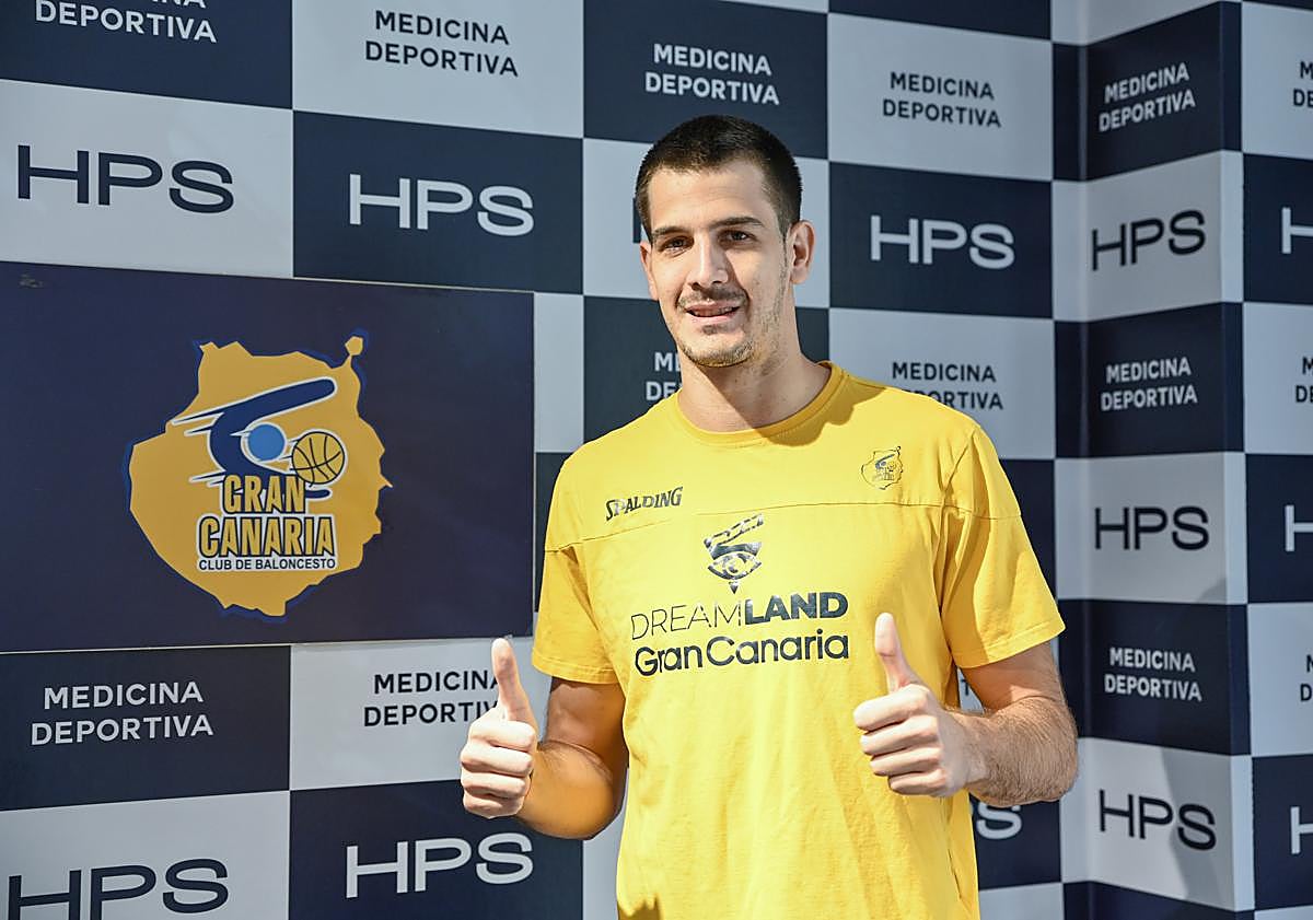 Imagen principal - El Granca encara el primer reto de la pretemporada sin Brussino y Kuath