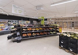 HiperDino reabre su renovada tienda SuperDino Vecindario Mercacentro con un equipo de 23 personas