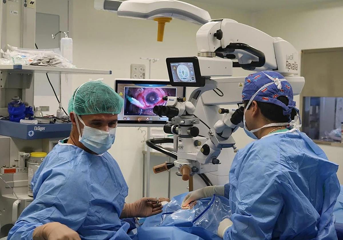 Intervenión quirúrgica en el Hospital Doctor José Molina Orosa.