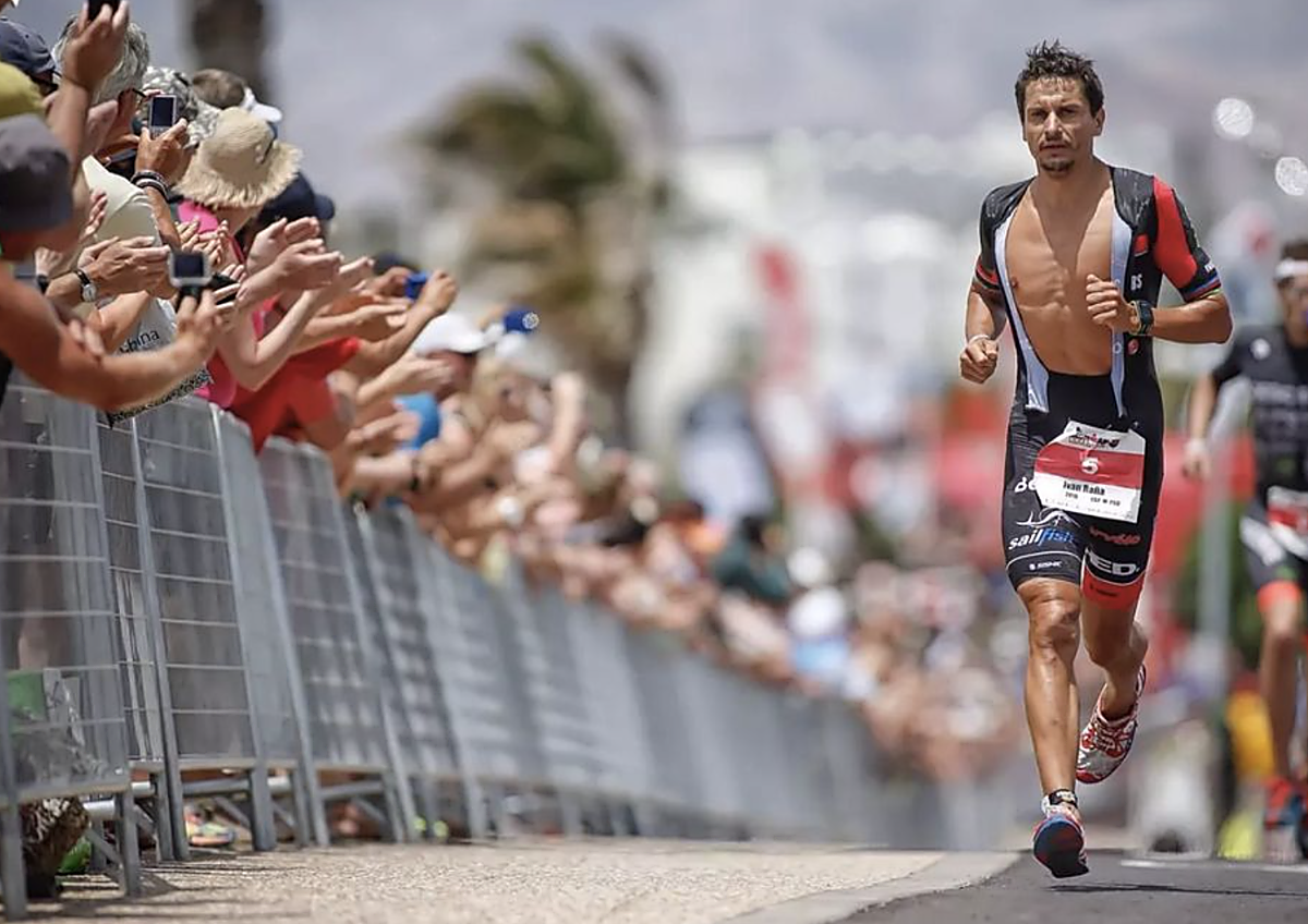 Imagen secundaria 1 - Iván Raña: «El potencial de Mogán como destino para los triatletas es incalculable»