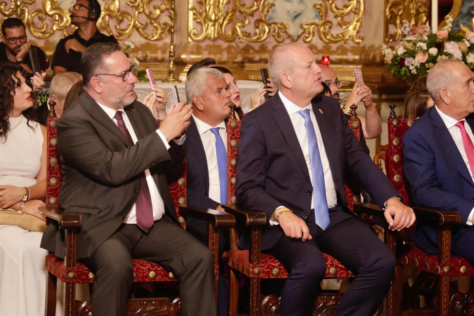 La bajada de la Virgen del Pino de su camarín, en imágenes