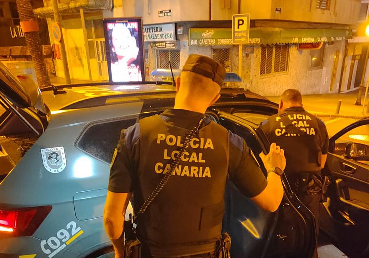 Agentes del GOIA-EU en el momento de la detención.