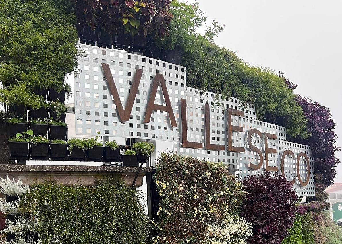 Imagen secundaria 1 - El Norte reviste y embellece las entradas de sus municipios