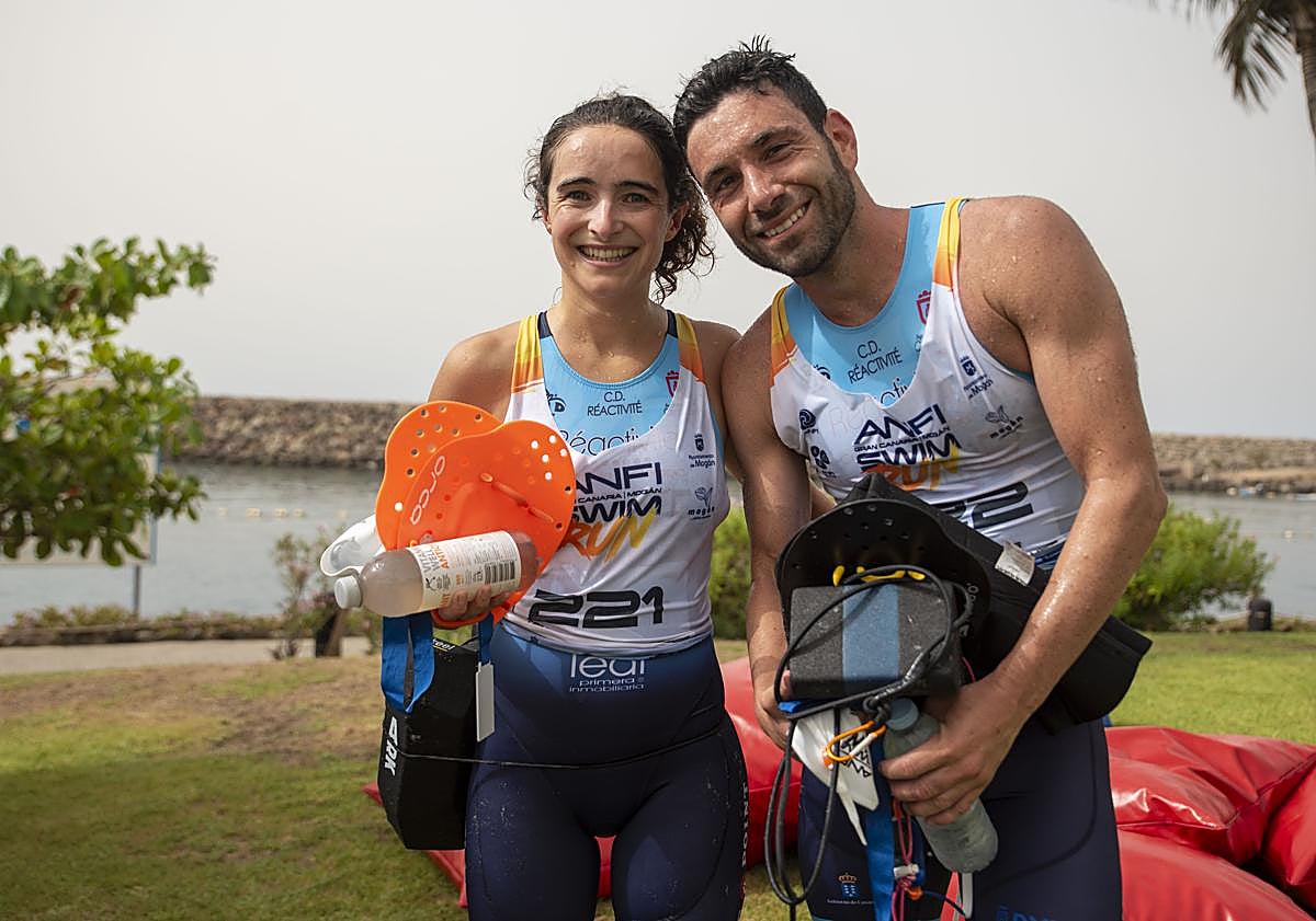 Imagen principal - Pareja mixta campeona y equipo campeón de España.