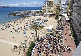 Paseo de Las Canteras durante una movilización de 'Canarias tiene un límite'.