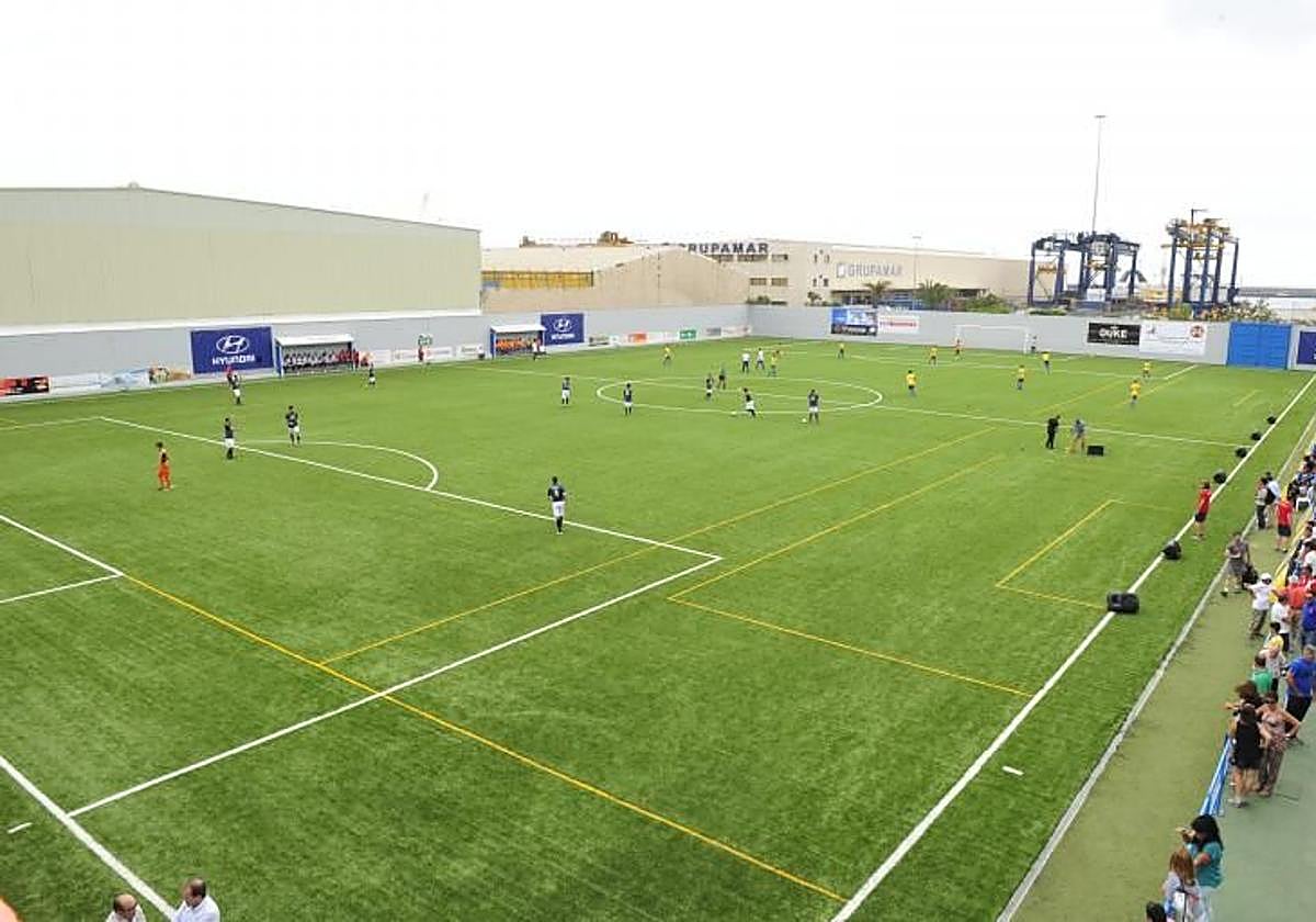 Imagen del campo de fútbol del Puerto de La Luz y de Las Palmas.
