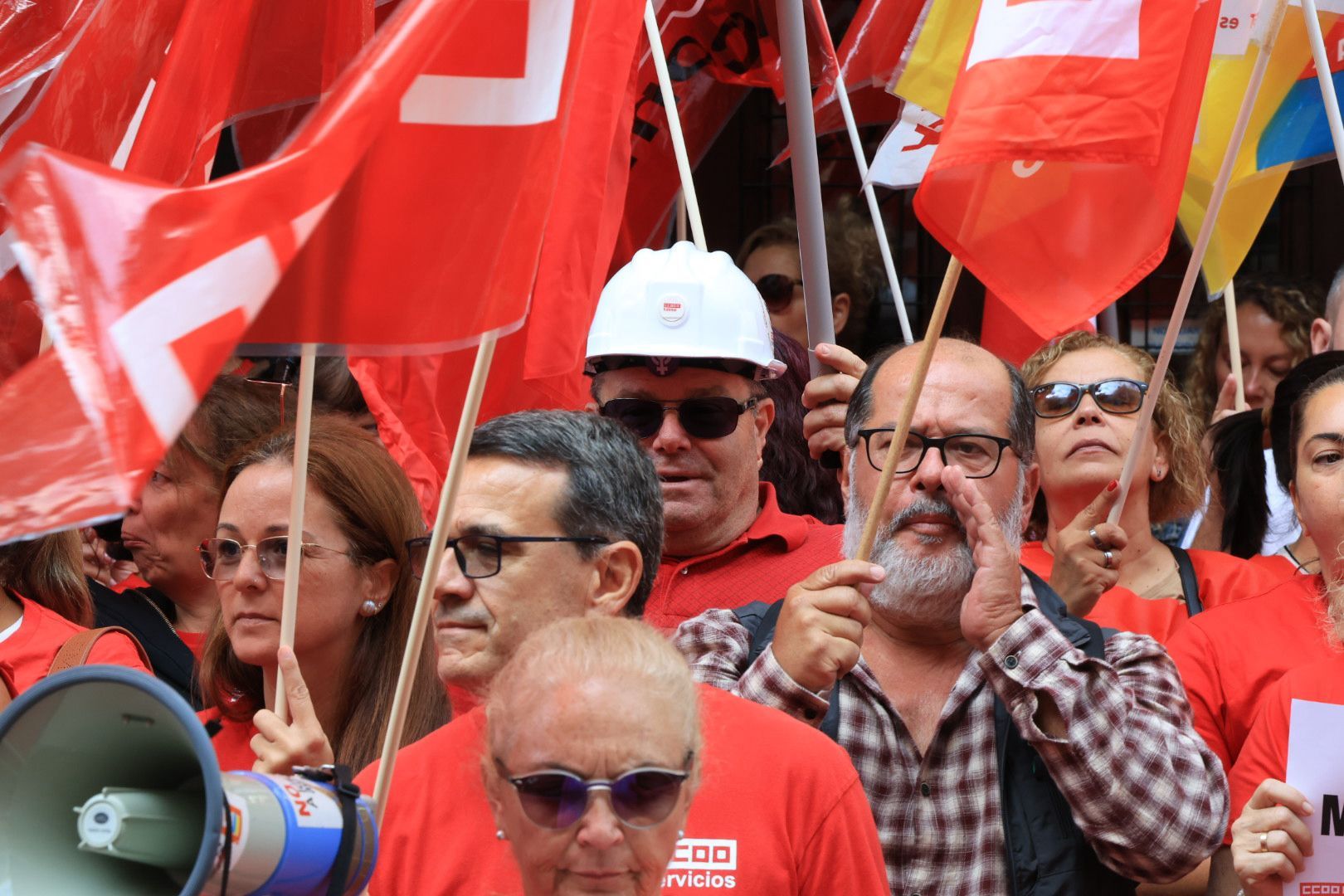 Los sindicatos CCOO y UGT se manifiestan en reclamo de la reducción de la jornada laboral