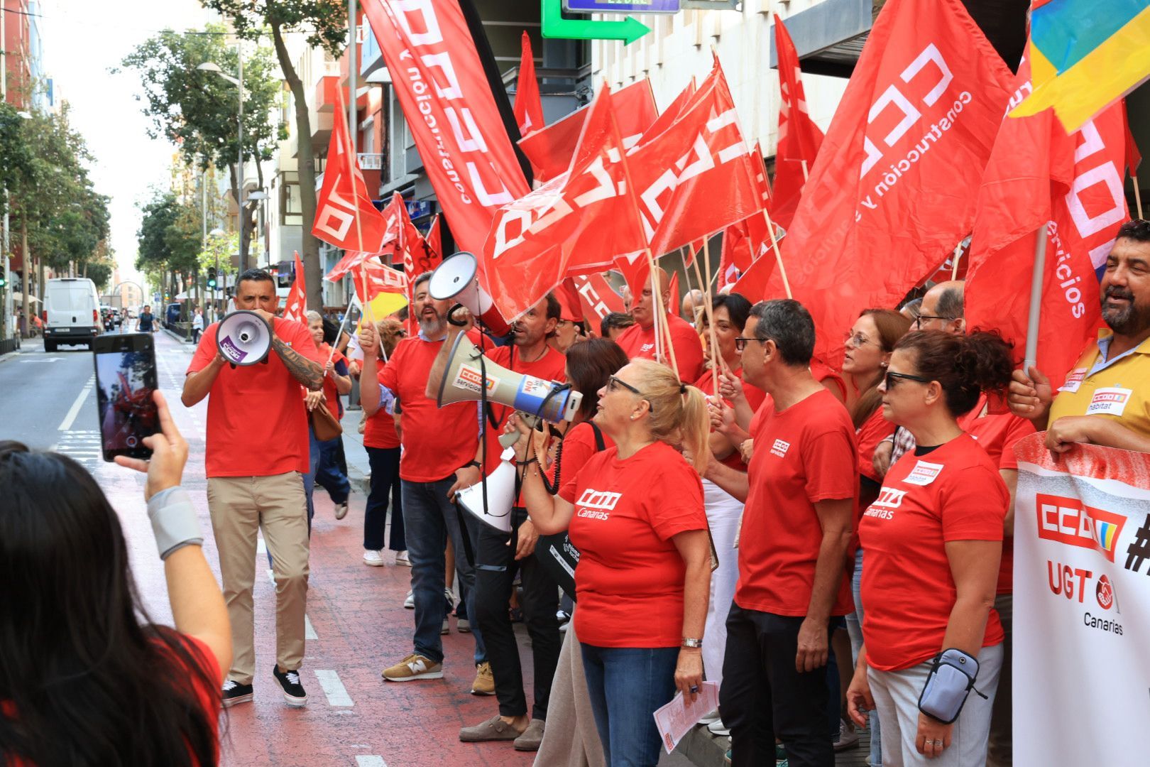 Los sindicatos CCOO y UGT se manifiestan en reclamo de la reducción de la jornada laboral