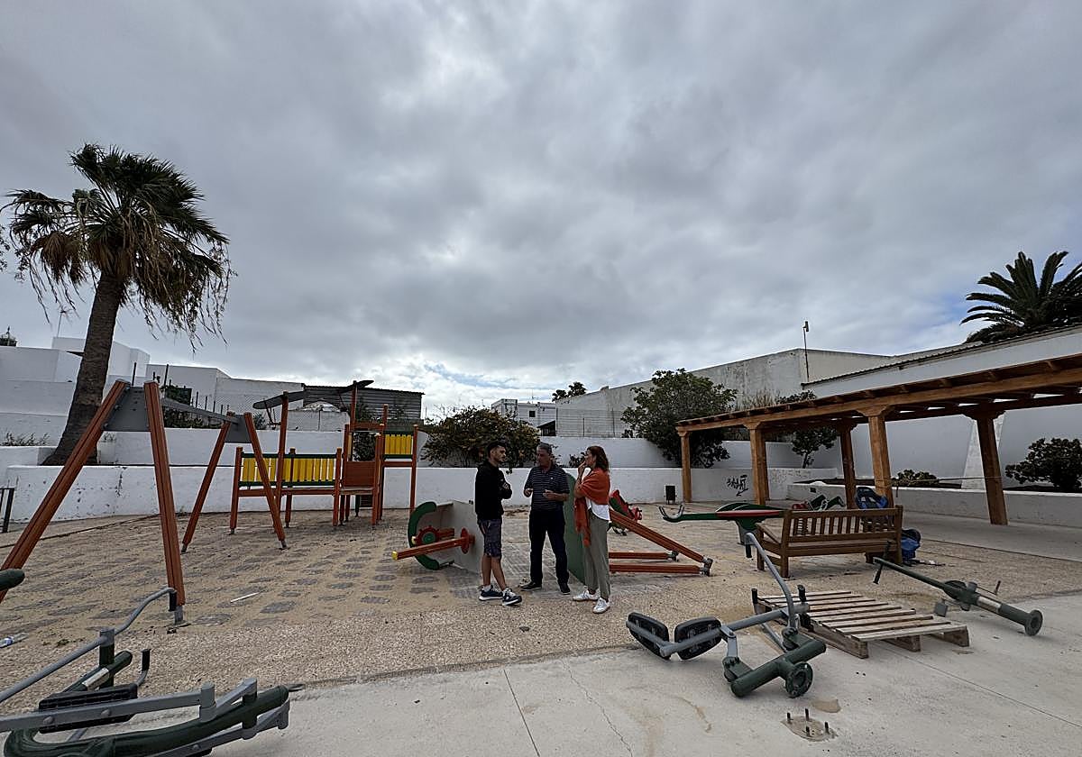Supervisión de trabajos en marcha en Guatiza.