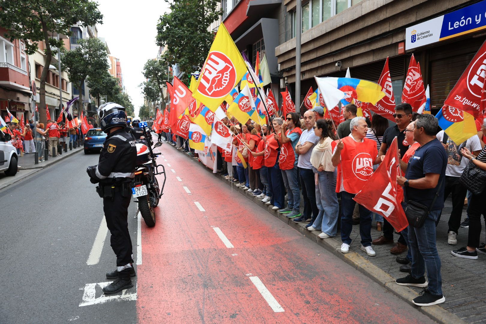 Los sindicatos CCOO y UGT se manifiestan en reclamo de la reducción de la jornada laboral