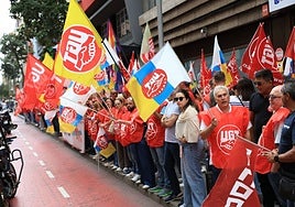 CCCO y UGT manifestándose por los derechos laborales