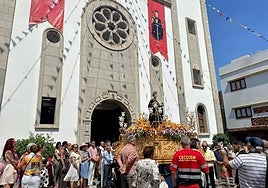 Momentos de la procesión en honor a San Nicolás de Tolentino.
