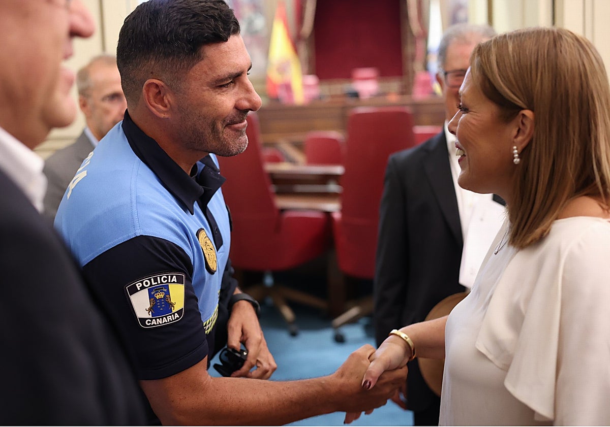 Imagen principal - La prevención del suicidio protagoniza la nueva entrega del videopodcast del Parlamento