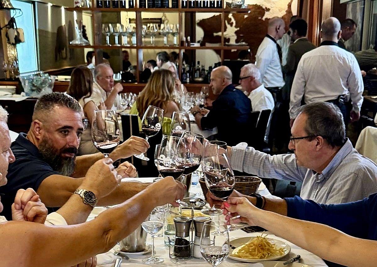 Imagen secundaria 1 - Invitados a la cata maridaje