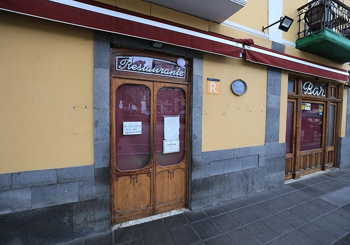 Imagen principal - El Ayuntamiento de Las Palmas de Gran Canaria precinta el Café Madrid por no tener «habilitada» la actividad