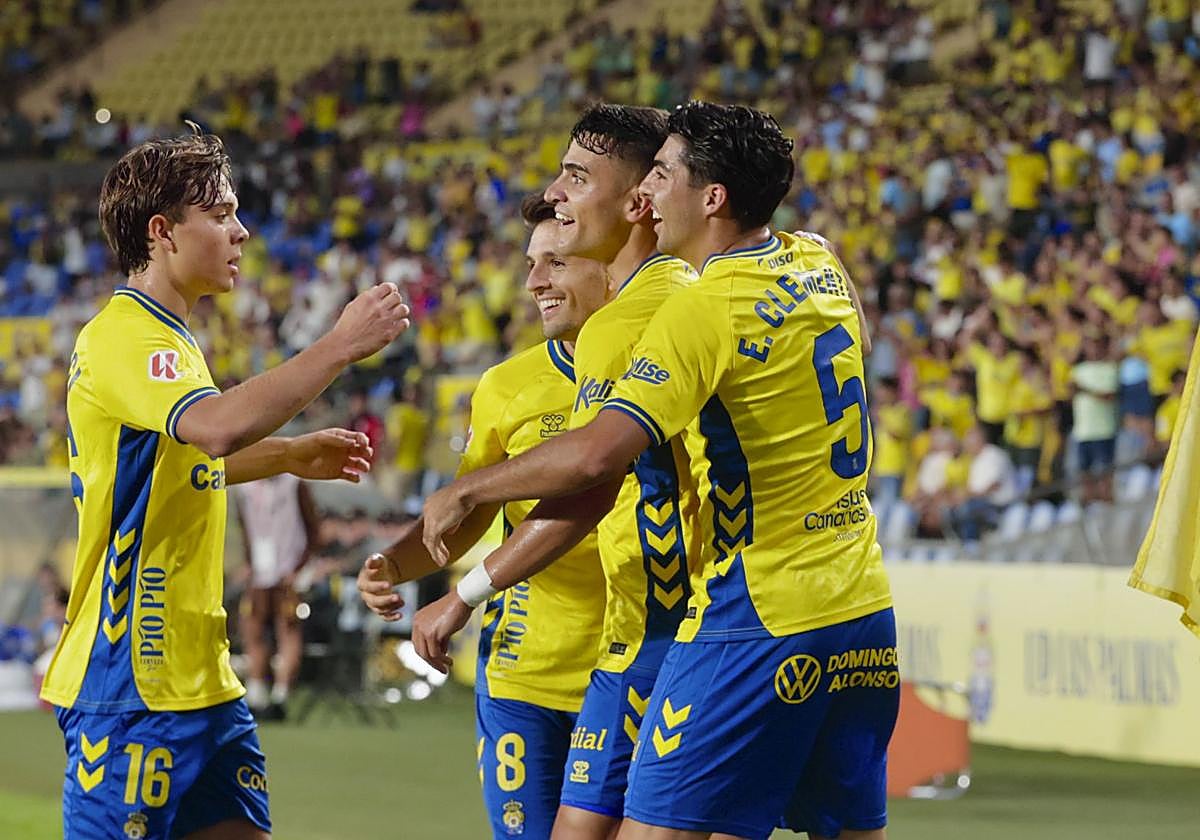 Imagen de los jugadores celebrando en un partido de la UD Las Palmas.