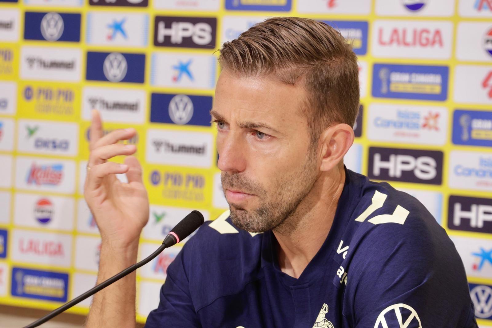 Luis García durante la rueda de prensa.