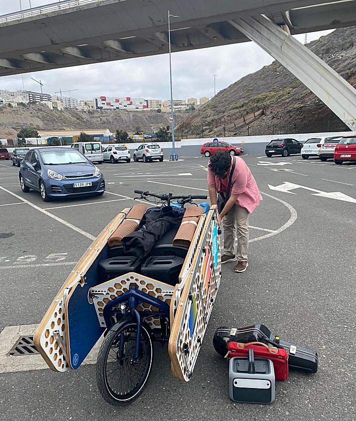 Imagen secundaria 2 - «La cultura debe pedalear hacia todos, no quedarse en los teatros»