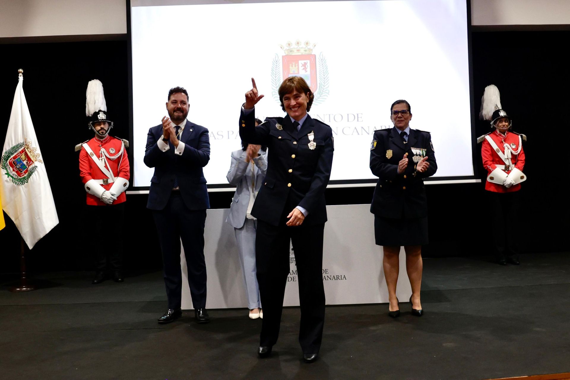 Las Palmas reconoce la labor de 28 policías locales en el día de su patrón