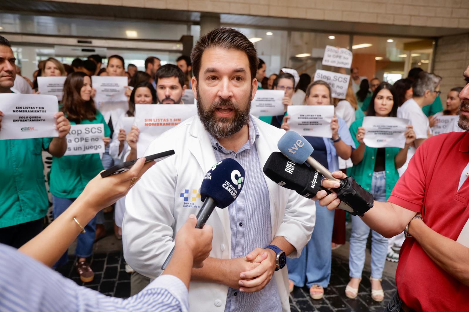 Los médicos protestan contra el SCS por las oposiciones