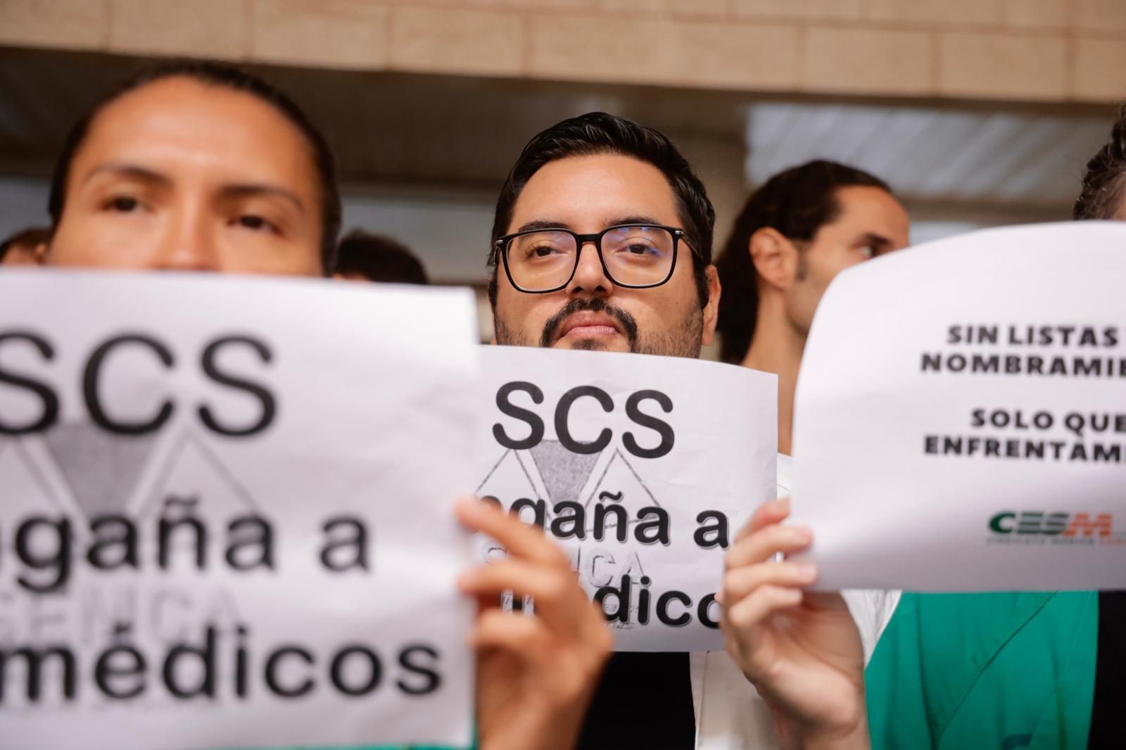 Los médicos protestan contra el SCS por las oposiciones