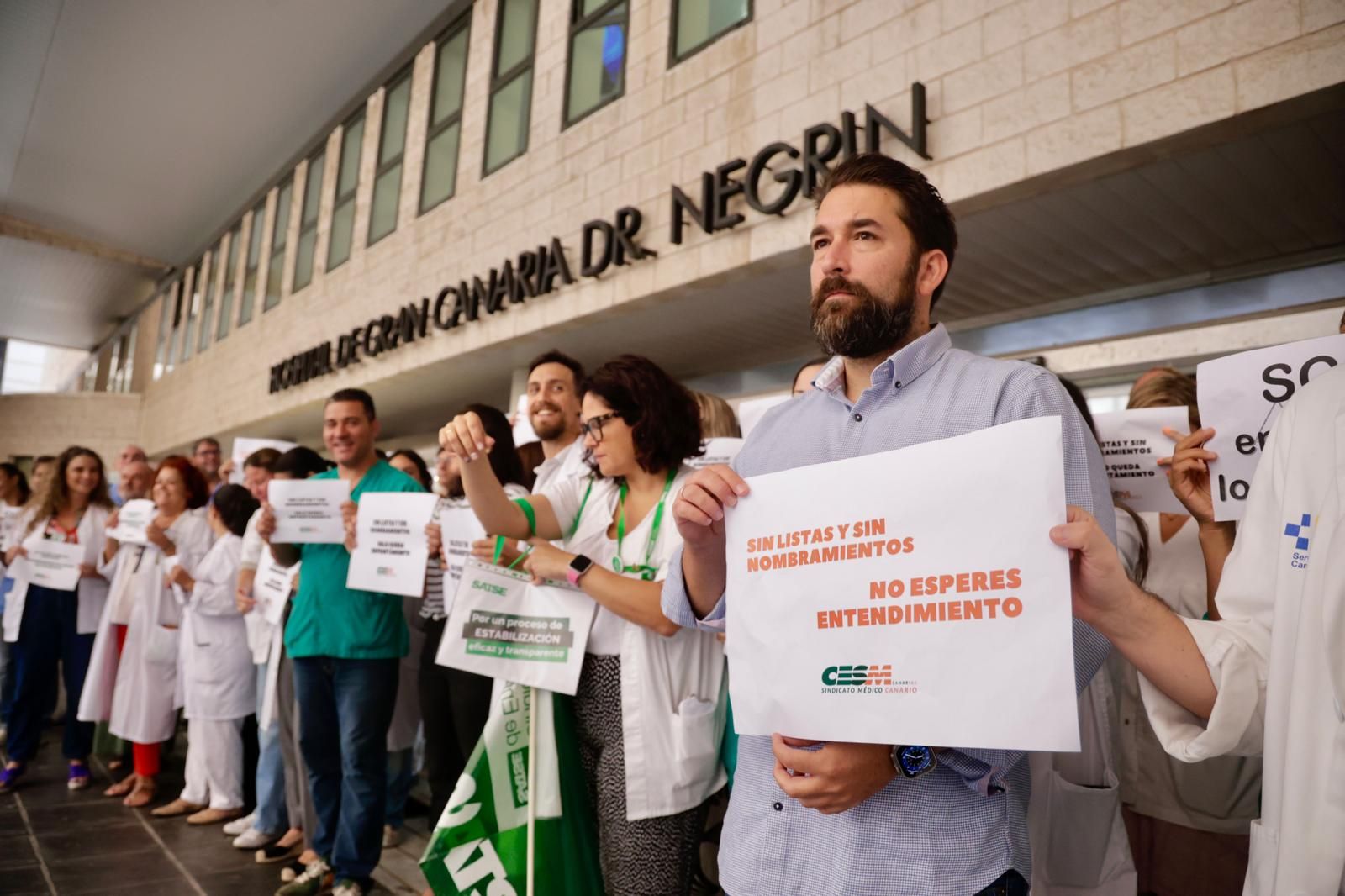 Los médicos protestan contra el SCS por las oposiciones