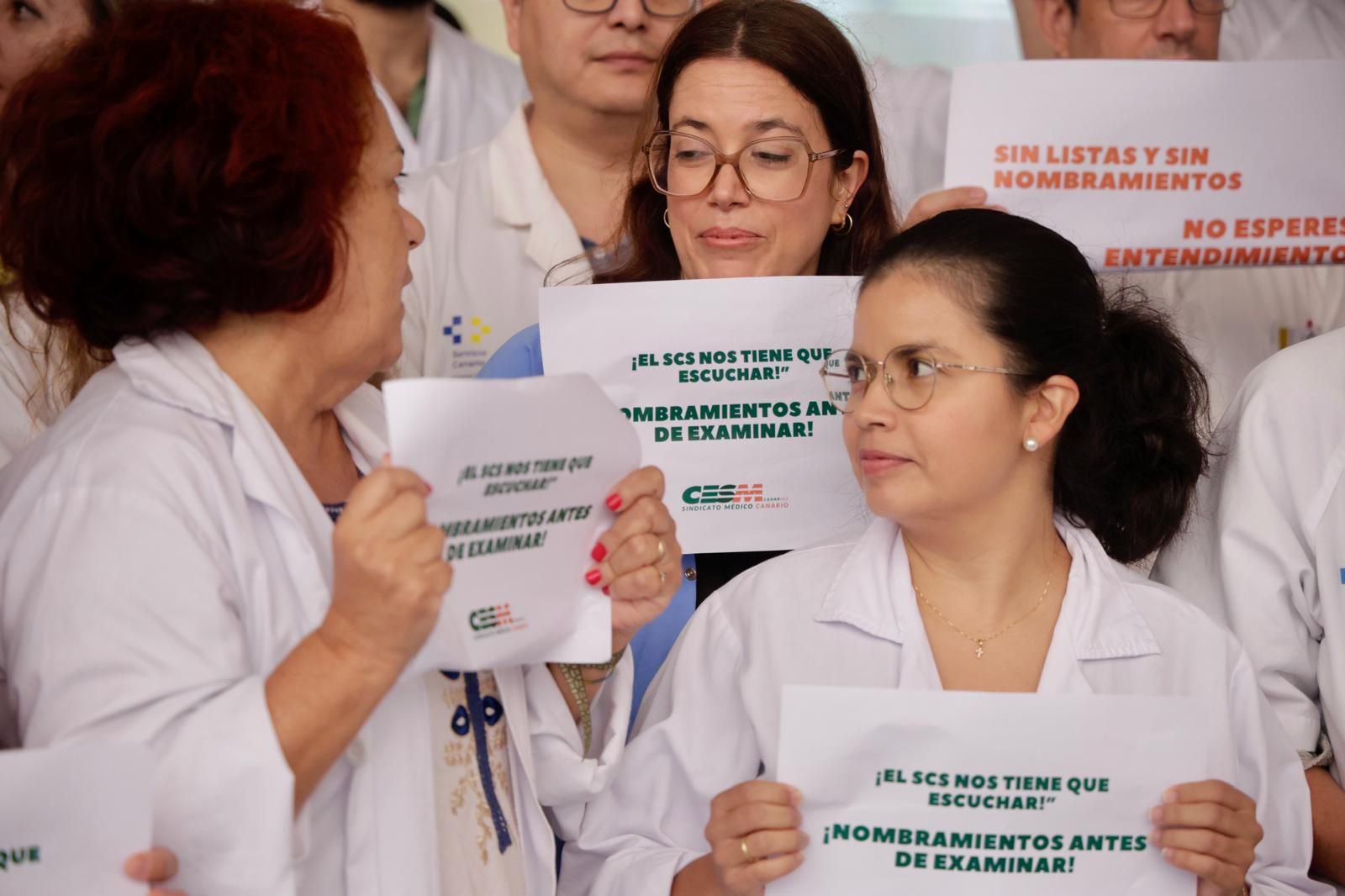 Los médicos protestan contra el SCS por las oposiciones
